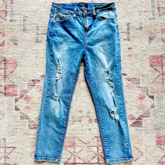 Judy Blue Denim - Judy Blue• Caprt fit distressed jeans